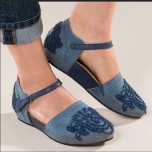 OTBT 7 Kalamazoo Mary Janes Leather Embroidered Sandals EXCELLENT CONDITION